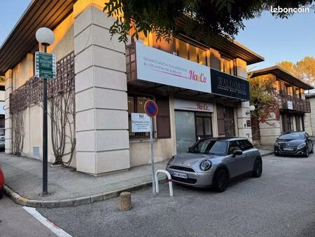 beau local activitée avec 4 bureaux ou commerce au coeur de sophia