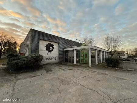 local commercial 650 m² parçay-meslay