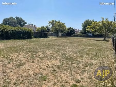 terrain 600 m² soussans