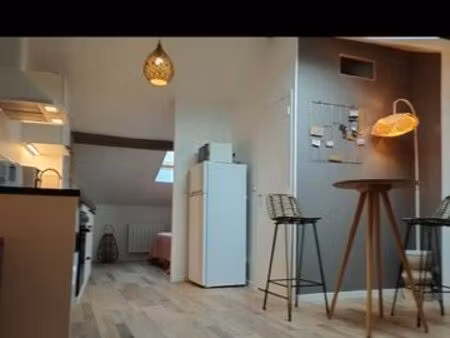 grand studio entièrement meublé