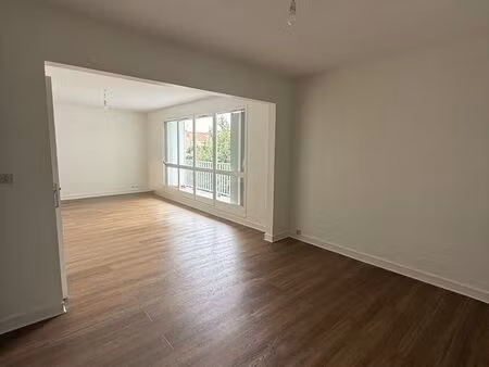 loue f1 bis avec grand coin nuit