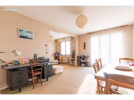 st cyr sur loire  secteur marc rebière. 75 m². balcon sud. garage + cave. à rénover