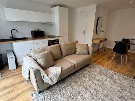 studio meublé rénové – hyper-centre tours – place de la liberté