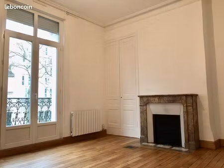 t3 60 m2 71 av de grammont entièrement rénové