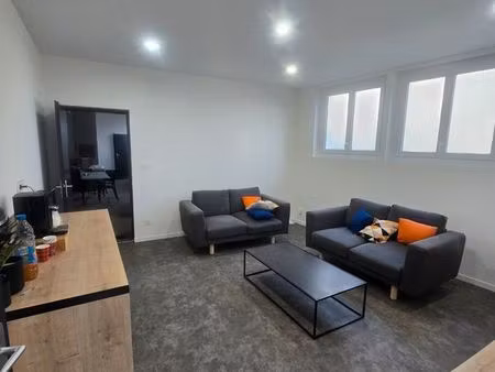 bureau + salle de pose + entrepôt