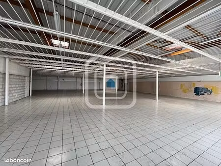 local commercial 875 m²