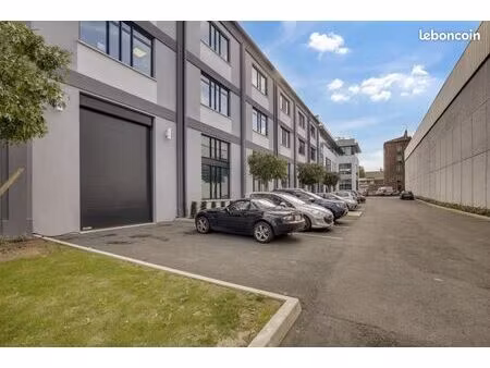 local d'activité 3 292 m²