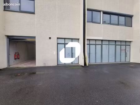 local d'activité 669 m²