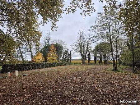 terrain 600 m² labarde