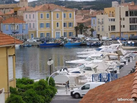 t2 meublé et équipé vue port ferrières