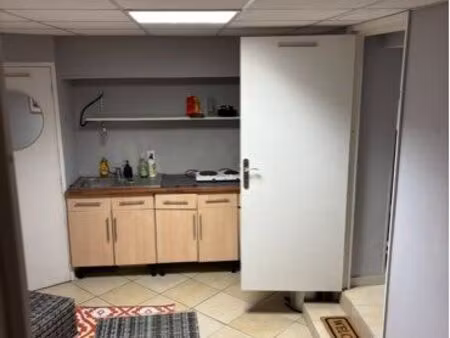 vend local pour stockage ou bureau