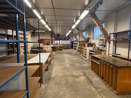 bâtiment commercial - idéalement situé à poligny