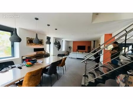 maison 10 pièces 280 m²