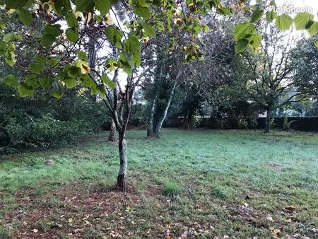 terrain à bâtir de 740 m2