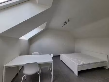 appartement 3 chambres + bureau -peb a namêche