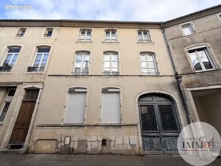 immeuble 29 pièces 766 m²