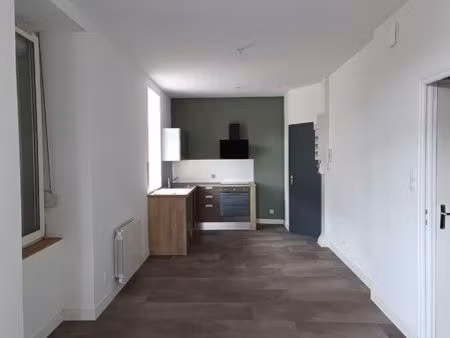location appartement rez-de-chaussée refait à neuf  1 chambre
