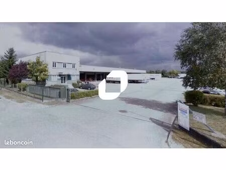 local industriel 3 600 m²