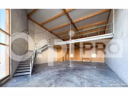 local d'activité 200 m²