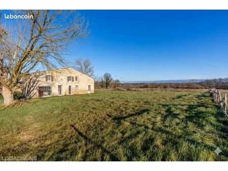 ? propriété de caractère avec grange aménageable – fort potentiel d’investissement – secte