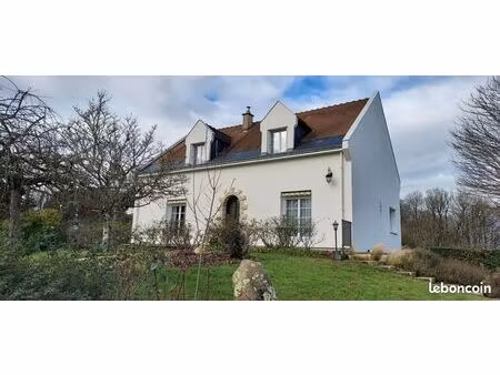maison familiale de caractère avec terrain entièrement arboré et clôturé – neuillé-pont-pi