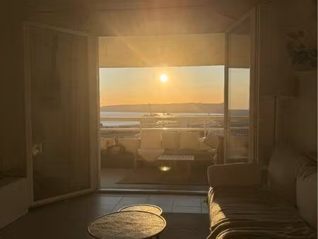 t2 meublé – grande terrasse vue mer – parking – bail mobilité