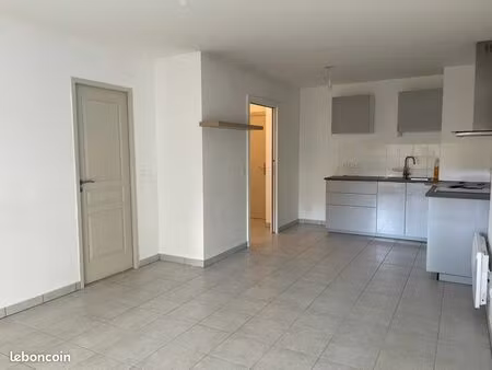 t3 en rdc avec 2 places de parking en ss