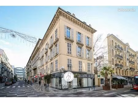 boutique 55 m² nice