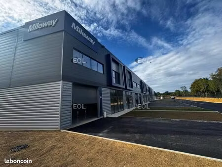 local d'activité 3 428 m²