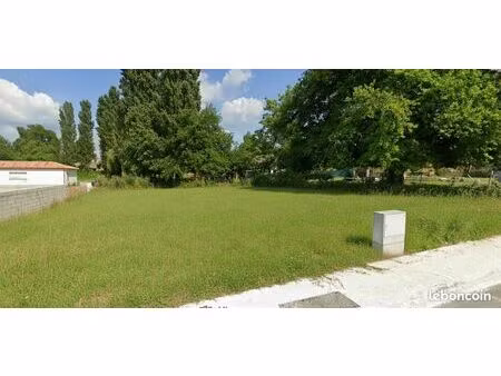 terrain 837 m² cubnezais