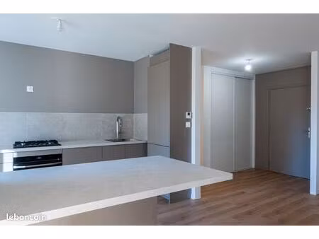 a vendre superbe t3 entierement renove quartier aritxague