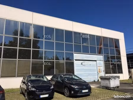 local industriel 1 056 m²