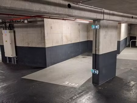 location place de parking à 2 pas du rer a / nogent-sur-marne