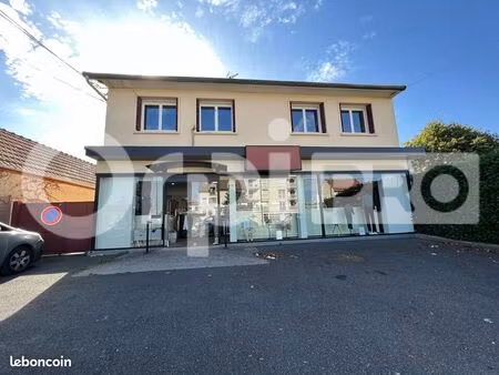 local commercial 304 m²