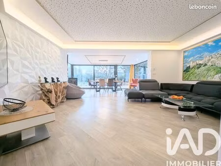 maison 6 pièces 210 m²