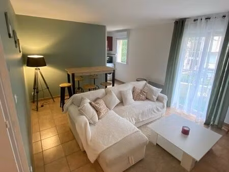 a louer t2 meublé avec place de parking sécurisé