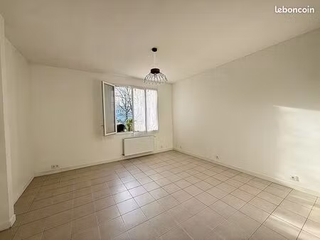 studio 1 pièce 32 m²