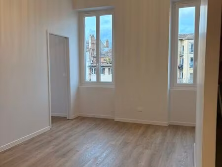 t3 secteur longchamp - refait à neuf + clim