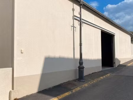 hangar de 140 m2 à louer