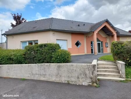 au sein d'une maison médicale  paramedicale