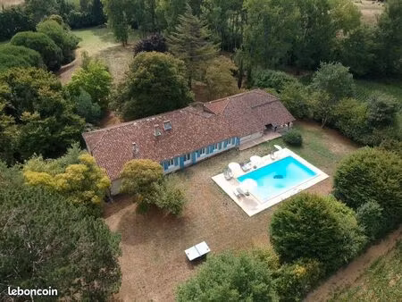 propriété 7 pièces 242 m²