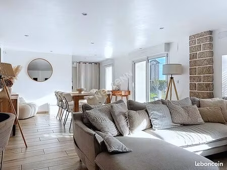 propriété 6 pièces 145 m²