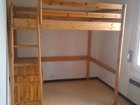 studio lot 6 pour étudiant libre de suite proche place des vosges et hôpital central au 3 