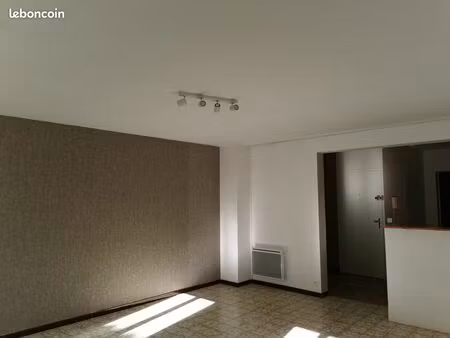 grand t2 61 m2 parfait état