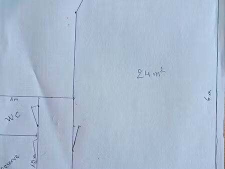 local bureau pas de porte