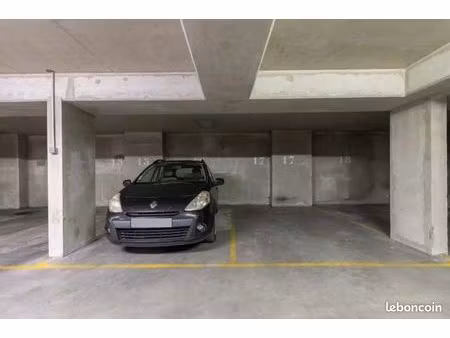 place de parking/garage en sous-sol sécurisée
