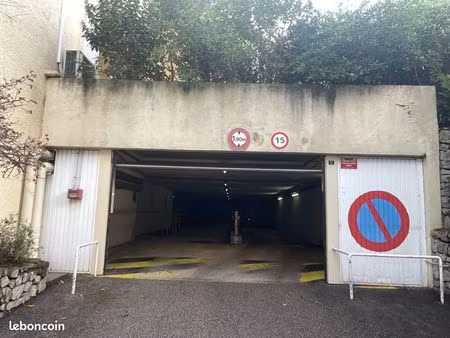 location place de parking