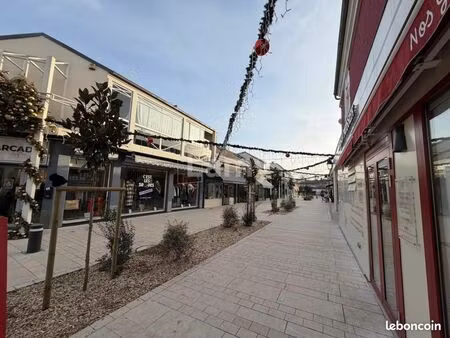 local commercial 141 m²