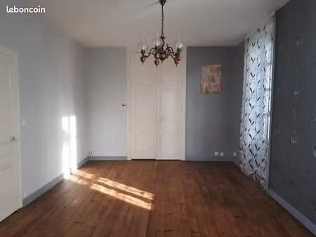 a vendre  maison de centre ville de 150m2 à jarnac