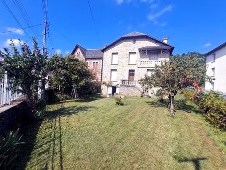 villa t5 en pierres apparentes sur 750 m² de terrain clos